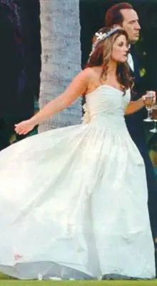 Lisa Marie Presley - Celebrity wedding hair style picture 02.jpg